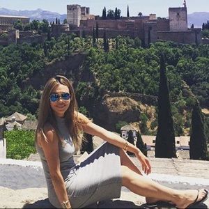 Sleeveless fitted dress 😍 Worn once in Spain 🇪🇸